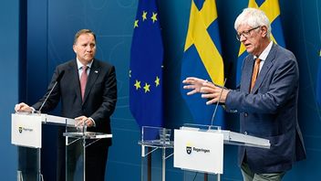 Folkhälsomyndighetens generaldirektör Johan Carlson talade under en digital pressträff om coronarestriktioner. Vid pressträffen medverkade även statsminister Stefan Löfven (S) och socialminister Lena Hallengren (S). Foto: Stefan Jerrevång/TT