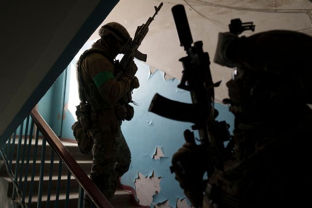 Ukrainas säkerhetstjänst SBU utför operationer i Kyiv. Bilden är från ett tidigare tillfälle. Foto: Felipe Dana/AP/TT