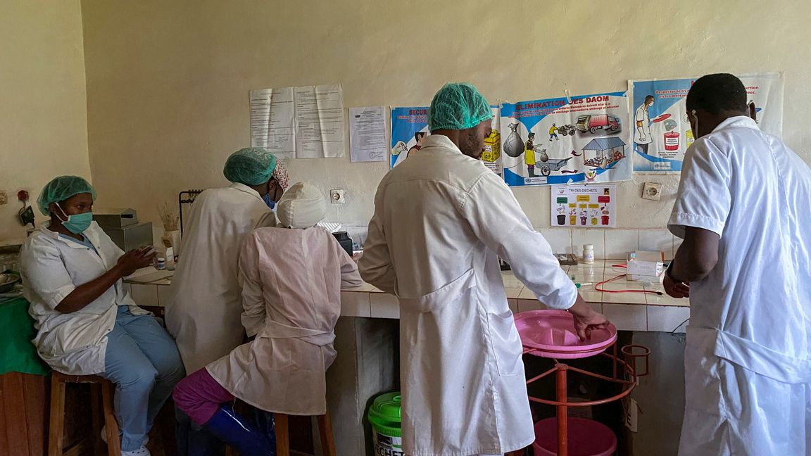 I genomsnitt avlider omkring hälften av dem som smittas av ebola, enligt WHO. Foto: Al-hadji Kudra Maliro.