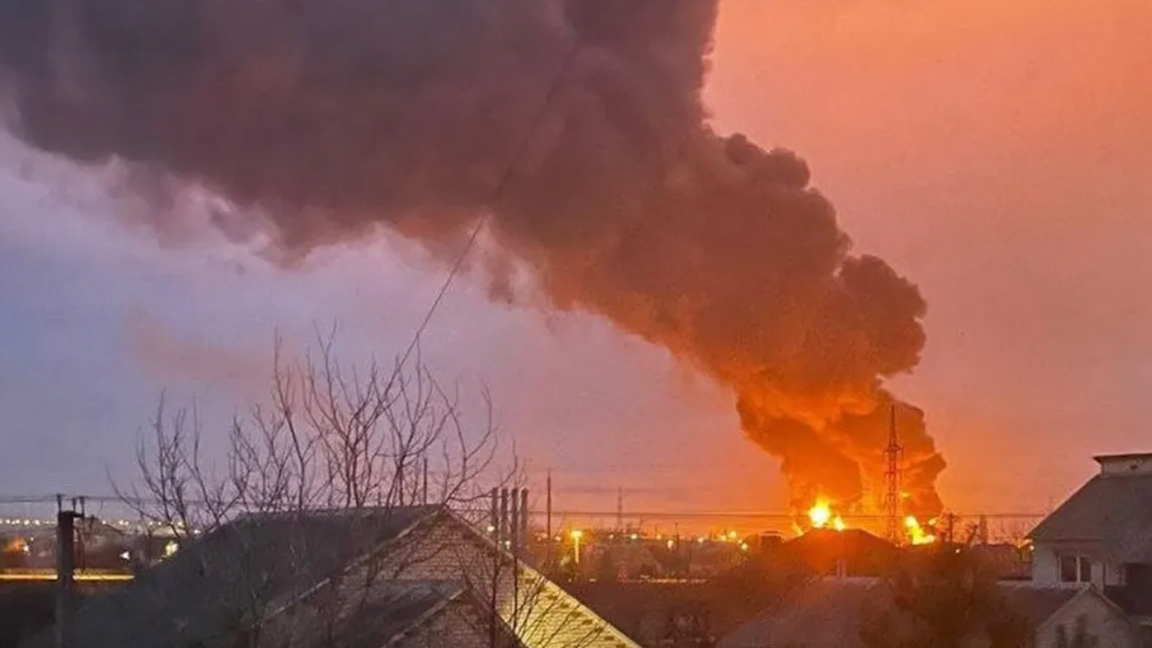 Ett ammunitionslager uppges stå i brand i den ryska provinsen Belgorod. Foto: Espreso TV