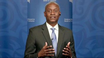 Fed-chefen Raphael Bostic meddelar räntehöjning vid nästa fed-möte. Foto: AP/TT