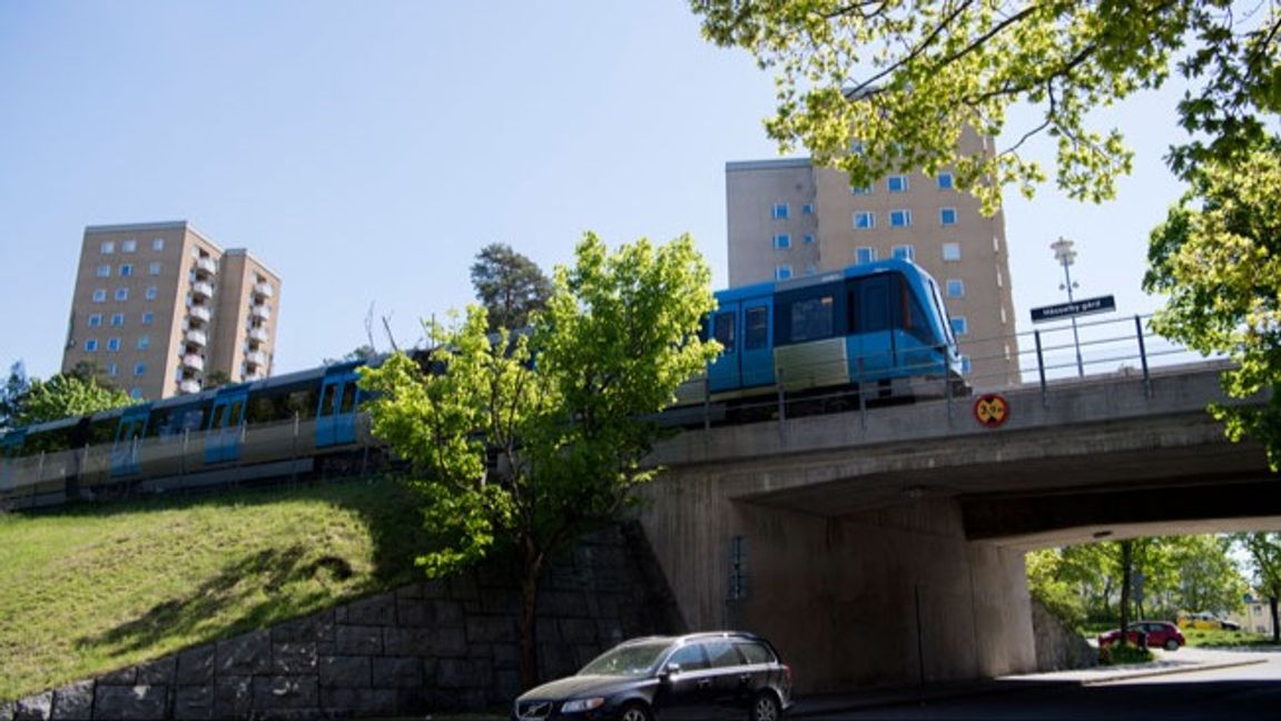 Hässelby gård är en av Stockholms förorter med få försäljningar och låga bostadspriser. Foto: Henrik Montgomery/TT.