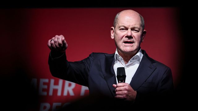 Olaf Scholz, partiledare för det tyska socialdemokratiska partiet SPD, under en valkampanj i Berlin. Foto: Hannes P Albert/AP/TT
