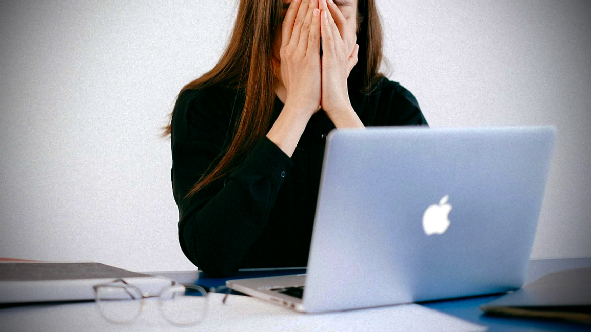 Hot och påtryckningar mot socialsekreterare får nu konsekvenser för myndighetsbesluten i Stockholm. Genrebild. Foto: Pexels