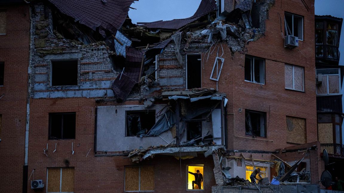 En förstörd bostad i Mykolaiv i Ukraina. Foto: Emilio Morenatti/AP/TT 