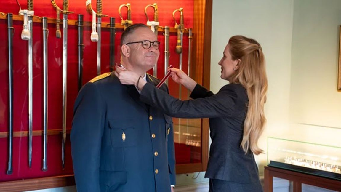 Orden överlämnades i Stockholm av Ukrainas ambassadör Svetlana Zalishchuk . Foto: Ophelia Larsson/ Försvarsmakten
