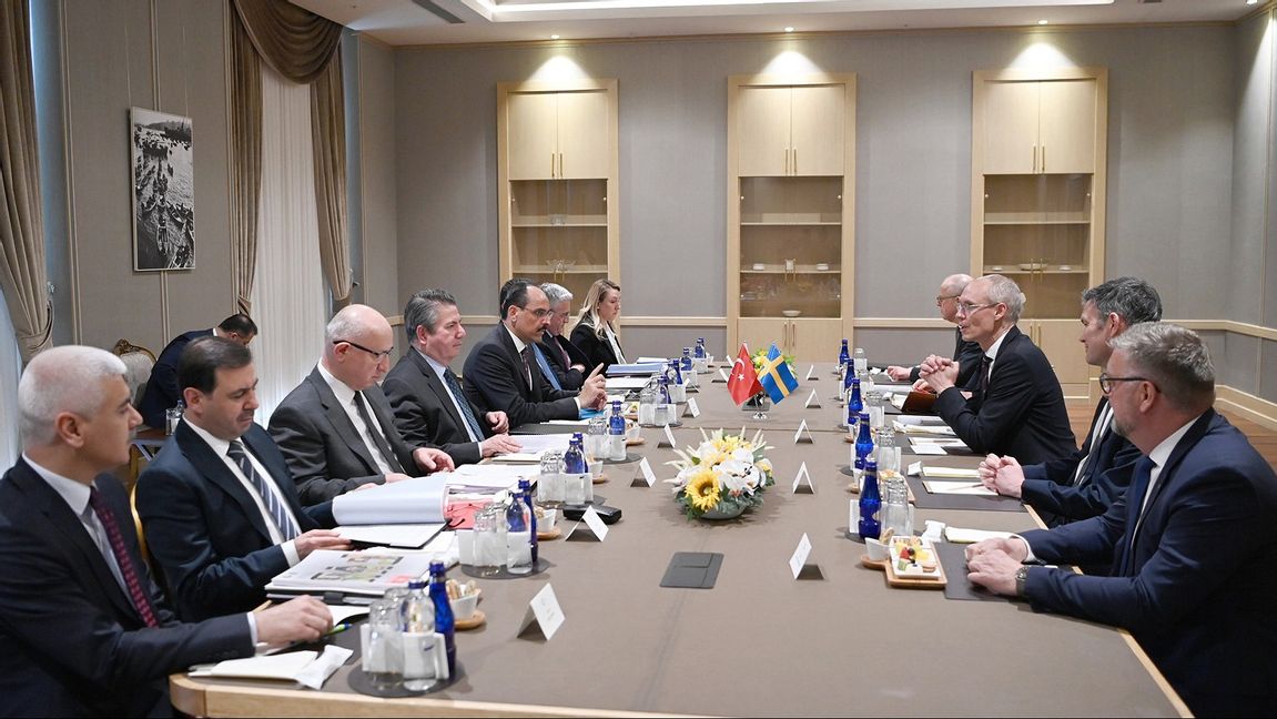 Turkiets delegation, till vänster, under mötet med Sveriges delegation till Ankara. Foto: Turkiets presidentkansli via AP/TT