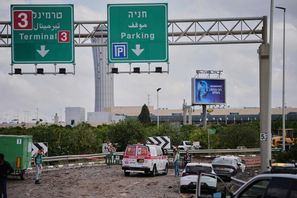 En robot slog ned vid en väg intill Israels största flygplats på söndagen. Ohad Zwigenberg/AP/TT