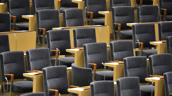 Förslag: Slopa lön för riksdagsskolkare. Foto: Jessica Gow/TT.