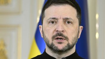 Ukrainas president Volodymyr Zelenskyj, här under en presskonferens i Helsingfors den 19 mars. Foto: Heikki Saukkomaa/AP/TT