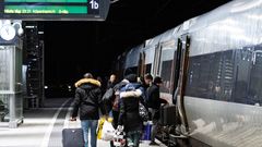 Operatörerna har ansvaret för att se till att tågen och bussarna verkligen inte blir fulla mer än till hälften. FOTO: Johan Nilsson/TT.