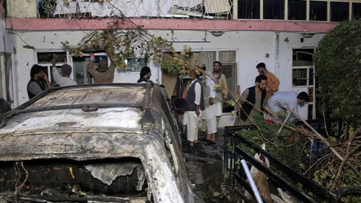 Förstörelsen inspekteras efter den uppmärksammade drönarattacken den 29 augusti, då tio civila dödades i Kabul. Arkivbild. Foto: Khwaja Tawfiq Sediqi/AP/TT
