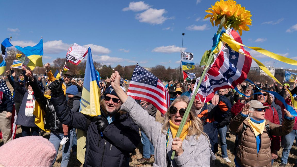 Proukrainska demonstranter i Washington DC 8 mars 2025 Foto: AP Photo/Jose Luis Magana