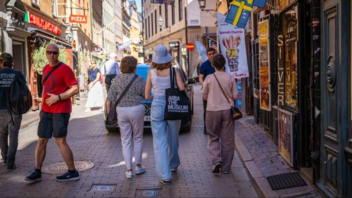 Turister i Gamla stan under sommaren. Foto: Magnus Lejhall/TT. 