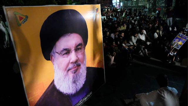 Hassan Nasrallah styrde Hizbollah i 30 år. På fredagsmorgonen dödades han i en israelisk flygattack. FOTO: K.M. Chaudary/TT