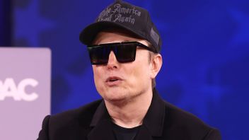 Elon Musk: foto: Gage Skidmore from Surprise, AZ, United States of America  Creative Commons Attribution-Share Alike 2.0