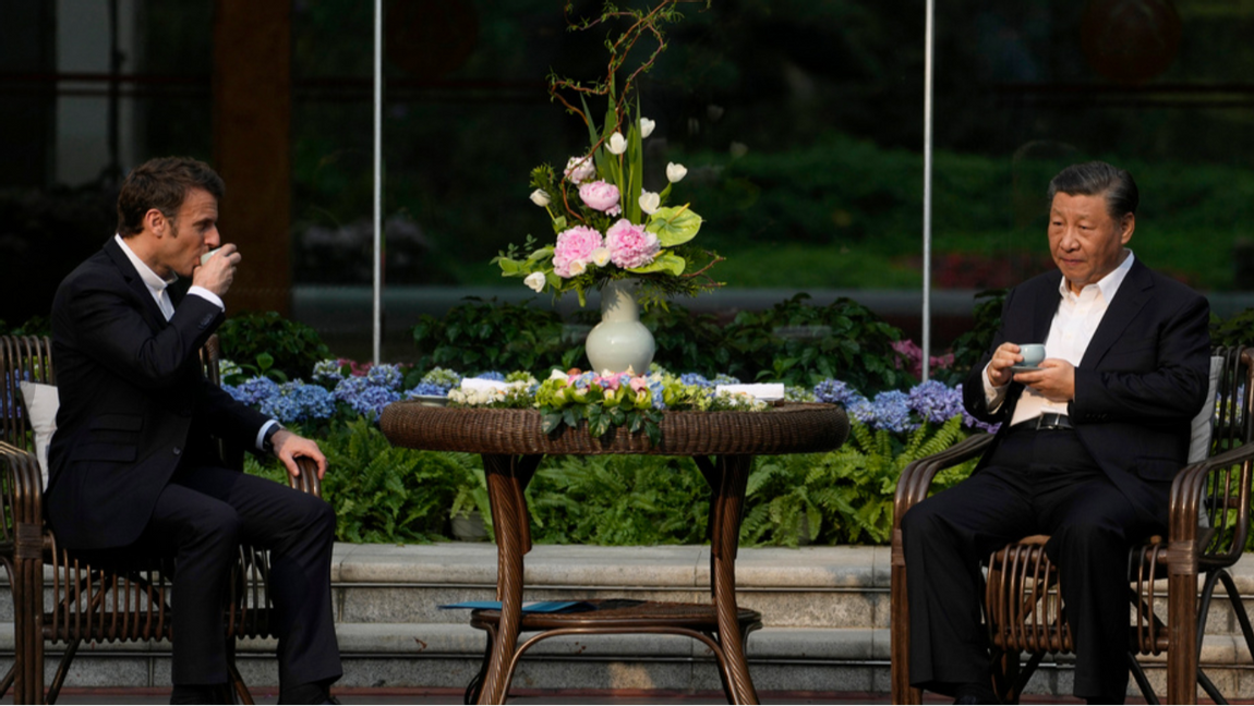 Frankrikes president Emmanuel Macron och Kinas president Xi Jinping. Foto: Thibault Camus/AP/TT