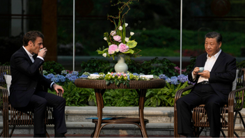 Frankrikes president Emmanuel Macron och Kinas president Xi Jinping. Foto: Thibault Camus/AP/TT