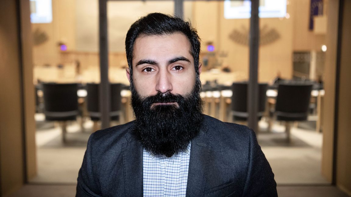 Moderater riksdagsledamoten Hanif Bali lyckades uppnå sitt mål med att den våldtäktsutsatta kvinnan ”ska få mer än vad svinet sög ut ur systemet”. Foto: TT /