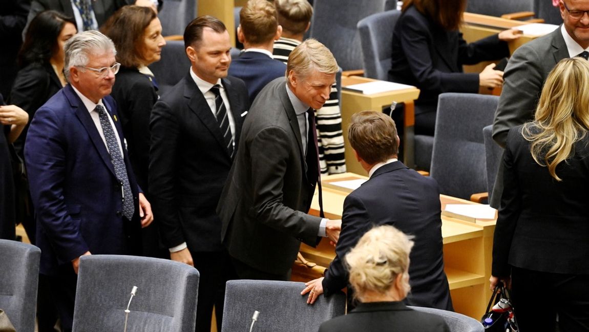 Det blåbruna hotet var borta och i god ton kunde den nye statsministern gratuleras. Foto: Fredrik Sandberg/ TT