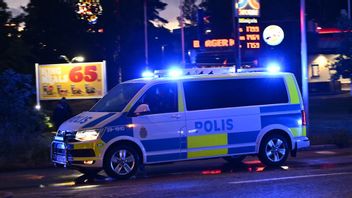 Polisen spärrade av ett område i Akalla efter en skottlossning under tisdagskvällen. Foto: ANDERS WIKLUND/TT