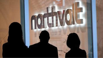 Northvolts amerikanska ”attackhundar”, advokaterna som skickar hotbrev till svenska underleverantörer, tar ut miljonarvoden för sitt arbete. Genrebild/montage. Foto: Pixels/Henrik Montgomery/TT