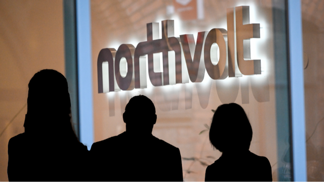 Northvolts amerikanska ”attackhundar”, advokaterna som skickar hotbrev till svenska underleverantörer, tar ut miljonarvoden för sitt arbete. Genrebild/montage. Foto: Pixels/Henrik Montgomery/TT