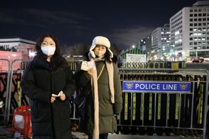 Demonstranter som planerar att sova utanför parlamentet i Seoul. Foto: Cornelia Mikaelsson/TT