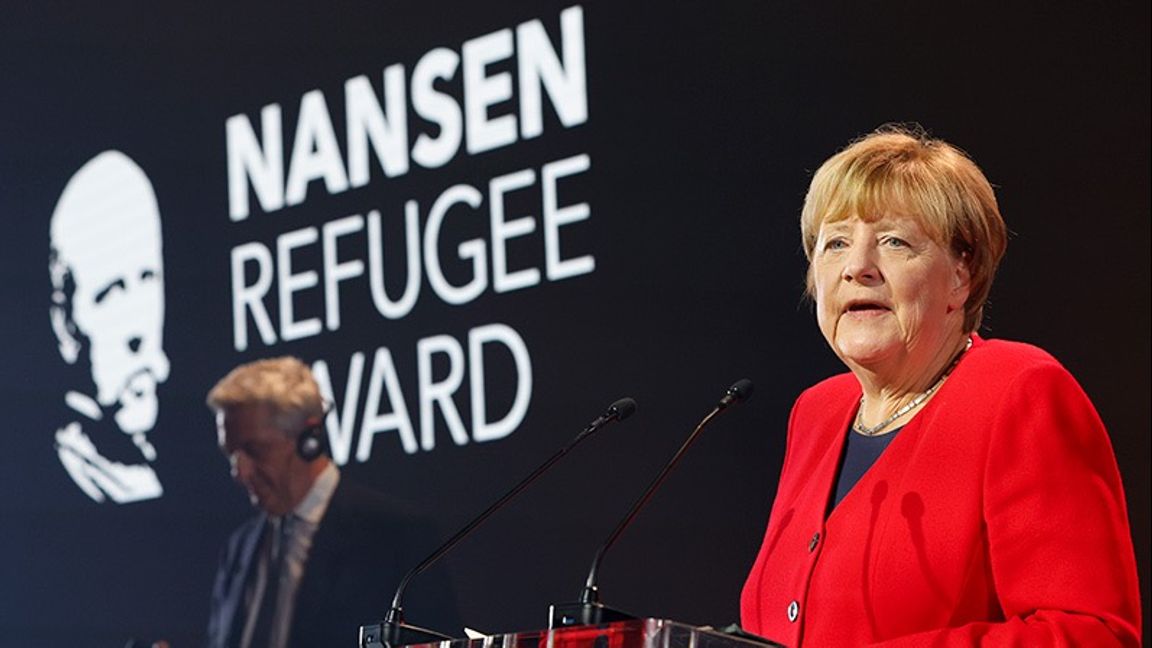 Tysklands tidigare förbundskansler Angela Merkel tog i måndags emot ett pris för sina insatser under flyktingkrisen 2015. Foto: Stefan Wermuth/AP/TT