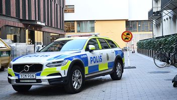 Polis vid Hillelskolan i Stockholm, dagen efter ett terrorattentat i Wien 2020. Bild: Henrik Montgomery / TT