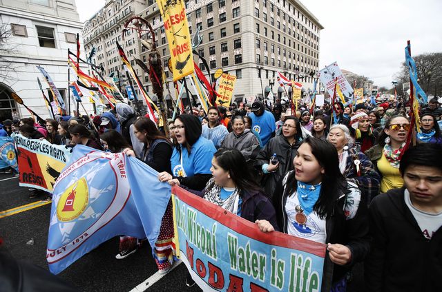 Protester mot den planerade oljeledningen Dakota Access pipeline i Washington 2017. Manuel Balce Ceneta/AP/TT