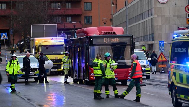 En man sprutade med en brandsläckare inne i en buss i centrala Stockholm. Foto: Jonas Ekströmer/TT