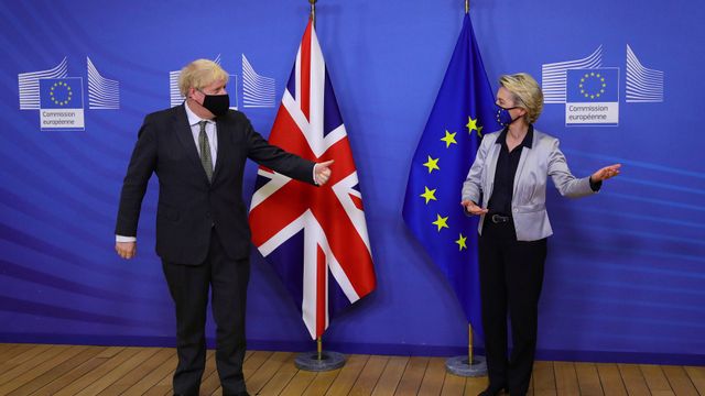 EU-kommissionens ordförande Ursula von der Leyen och den brittiska premiärministern Boris Johnson. Foto: Aron Shown / TT