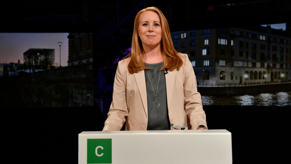 Annie Lööf (C) stal initiativet från högeroppositionen i SVT:s partiledardebatt. Foto: Henrik Montgomery, TT.