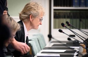Susanne Ås Sivborg, Lantmäteriets generaldirektör, kallas till civilutskottet för att svara på frågor. Foto: Pontus Lundahl/TT