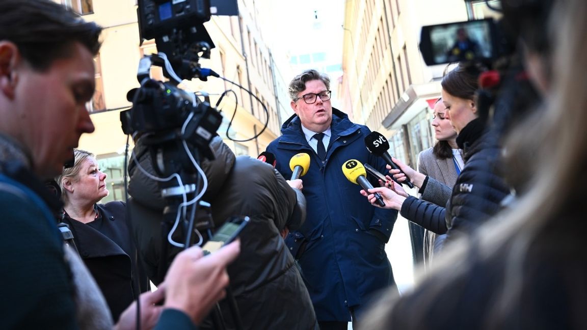 Justitieminister Gunnar Strömmer möter media efter att ha träffat Kriminalvårdens generaldirektör och säkerhetschef för en redogörelse kring den senaste tidens fritagningar. Foto: Claudio Bresciani / TT /