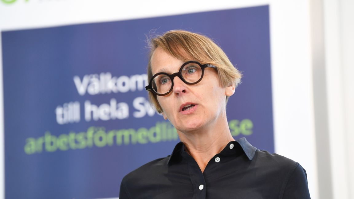 "En farhåga är att långtidsarbetslösheten biter sig fast på höga nivåer", säger Arbetsförmedlingens analyschef Annika Sundén. Foto: Fredrik Sandberg, TT.