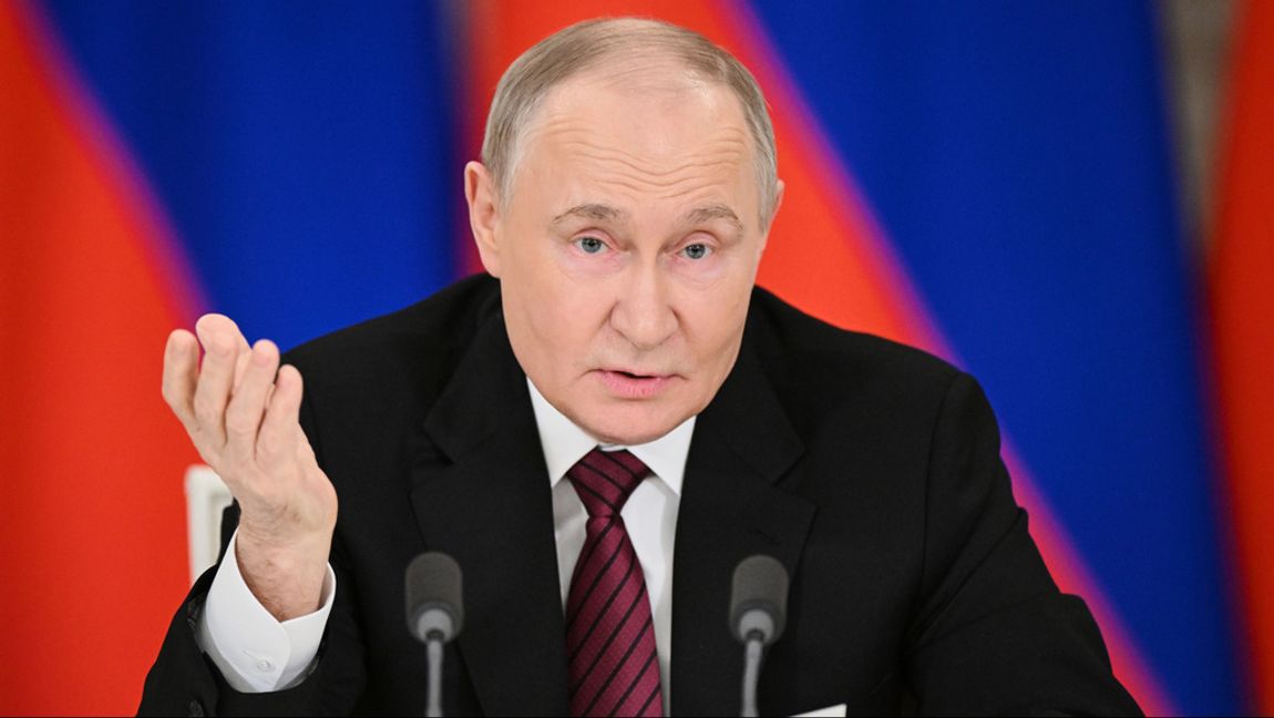 Rysslands president Vladimir Putin höll en ovanligt sen pressträff natten till söndag. Foto: Sergei Bobylev/RIA Novosti via AP/TT