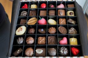 Kakao, en huvudingrediens i bland annat choklad, har blivit dyrare under 2024. Arkivbild. Kirsty Wigglesworth/AP/TT