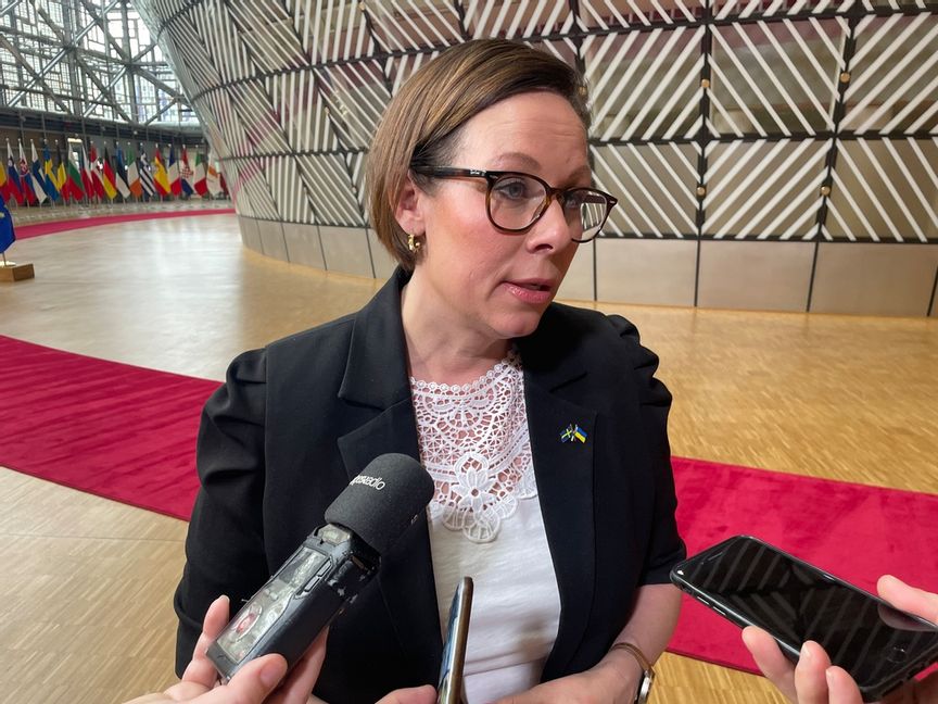 Utrikesminister Maria Malmer Stenergard på väg in till måndagens EU-möte i Bryssel. Foto: Wiktor Nummelin/TT