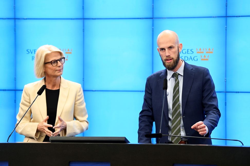 Elisabeth Svantesson och Carl-Oskar Bohlins hemliga adresser till övernattningslägenheterna i Stockholm maskerades så dåligt att de gick att läsa. Arkivbild. Foto: Fredrik Sandberg/TT