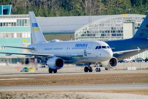 Flyget med Ukrainas president Volodymyr Zelenskyj ankom vid flygplatsen Gardermoen under torsdagsförmiddagen. Lise Åserud/NTB/TT
