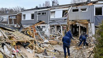 Polisens tekniker jobbar utanför det drabbade huset i Hässelby dagen efter sprängningen. Arkivbild. Foto: Jonas Ekströmer/TT