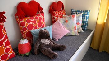 Barndomen ska vara en tid av oskuld och glädje. Den som förstör någons barndom måste hålla borta från samhället under väldigt lång tid. Foto: Fredrik Sandberg/TT