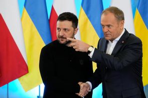 Ukrainas president Volodymyr Zelenskyj och Polens premiärminister Donald Tusk vid en pressträff i Warszawa på onsdagen. Czarek Sokolowski/AP/TT
