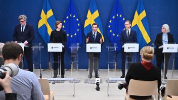 Tillsammans med fyra andra regeringskollegor presenterade statsminister Ulf Kristersson (M) det nya ministerrådet för kvinnofrid som statsministern själv ska leda. Foto: Claudio Bresciani/TT