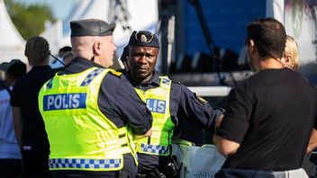 Polisen vaktar stora scenen under Järvaveckan 2019. Bild: Nils Petter Nilsson / TT 