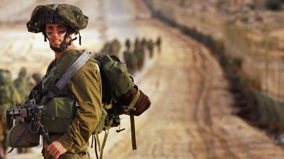 Israelisk soldat vid gränsen mot Gaza Foto: Neil Cohen/IDF/AP