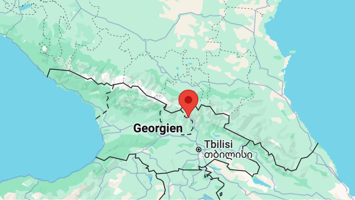 Den röda markeringen visar skidorten Gudauri i norra Georgien, cirka 12 mil norr om huvudstaden Tbilisi och bara några kilometer från gränsen mot Ryssland. Foto: Google Maps