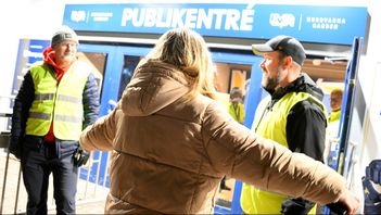 Visitation av publik och inlämning av väskor i och med väskförbudet. Arkivbild. Foto: Mikael Fritzon/TT